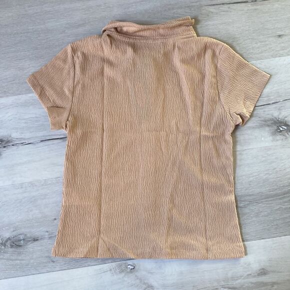 Urban Outfitters‎ Crinkled button down shirt Beige Nwt - Picture 5 of 5